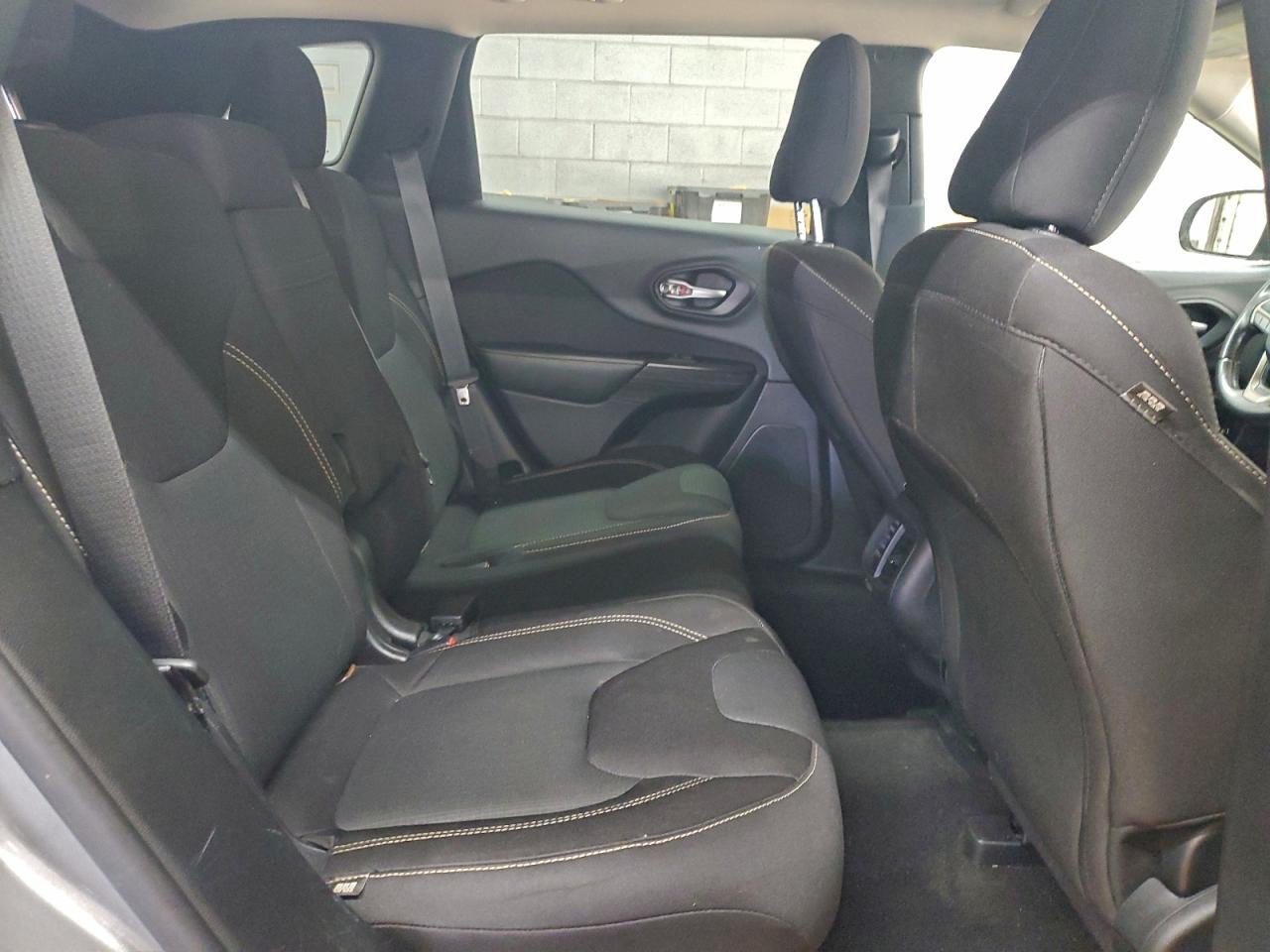 2015 Jeep Cherokee Latitude VIN: 1C4PJMCB1FW589341 Lot: 93662695