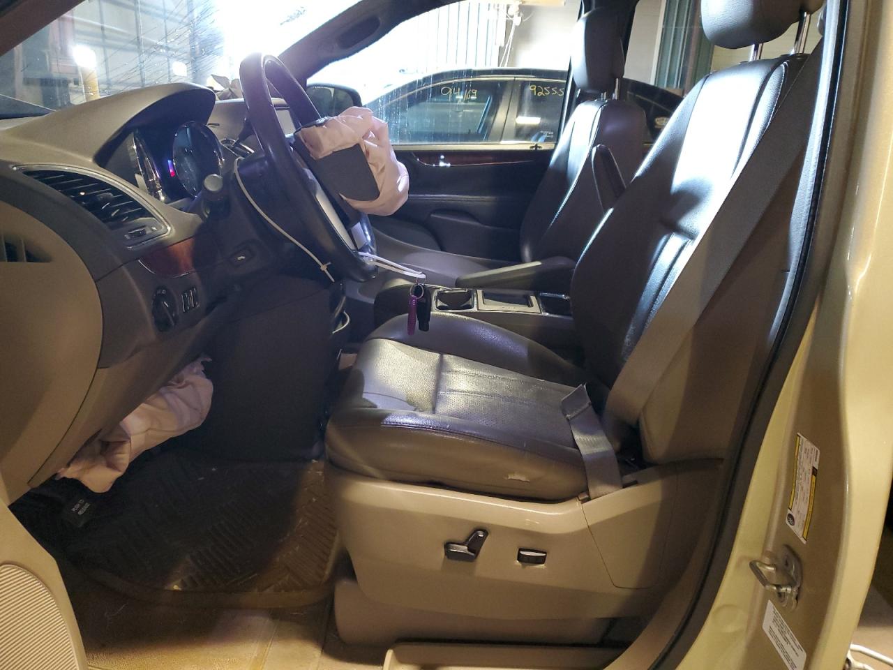 2011 Chrysler Town & Country Touring L VIN: 2A4RR8DG9BR665856 Lot: 92288415