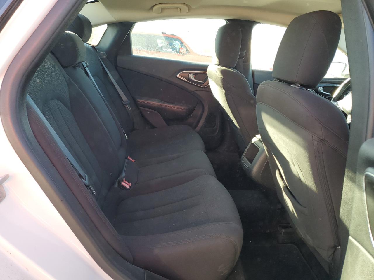 2015 Chrysler 200 Limited VIN: 1C3CCCAB1FN725242 Lot: 90708615