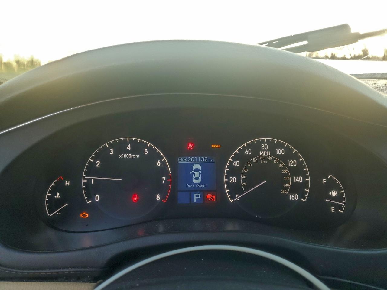 2011 Hyundai Genesis 4.6L VIN: KMHGC4DF1BU125706 Lot: 94167275