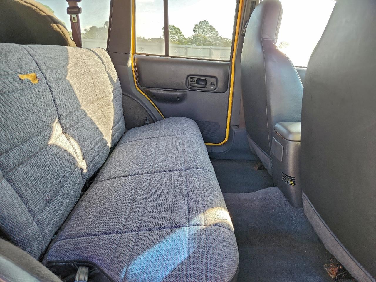 2001 Jeep Cherokee Sport VIN: 1J4FF48S61L585845 Lot: 94385795