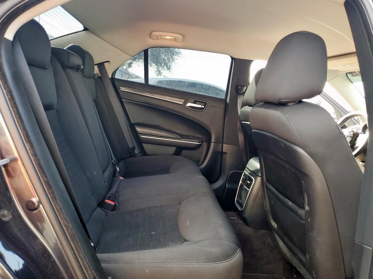 2018 Chrysler 300 Touring VIN: 2C3CCAAG1JH340877 Lot: 93428935