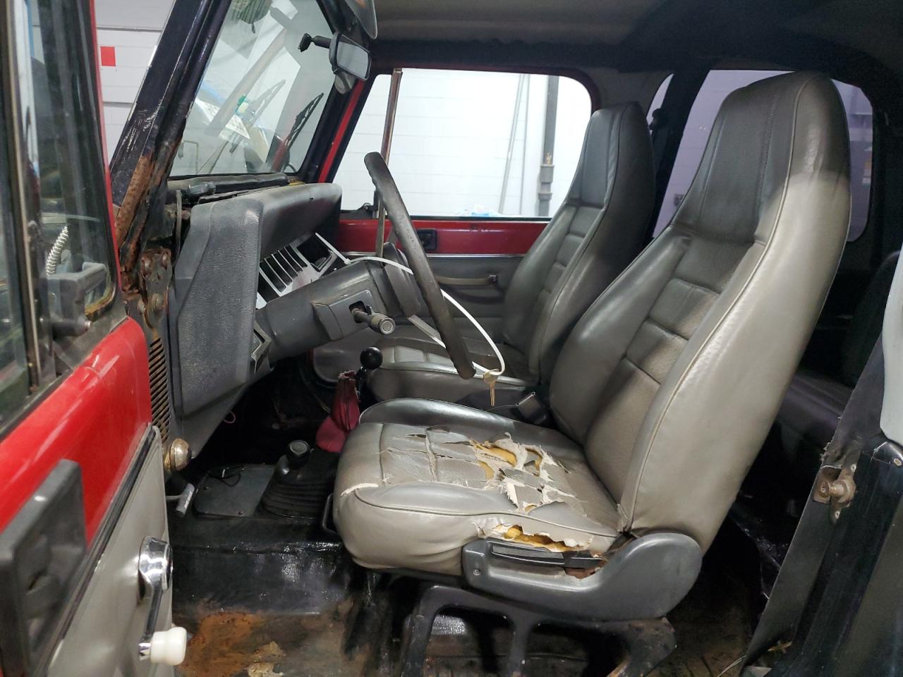 1992 Jeep Wrangler / Yj S VIN: 2J4FY19P2NJ546250 Lot: 92897455