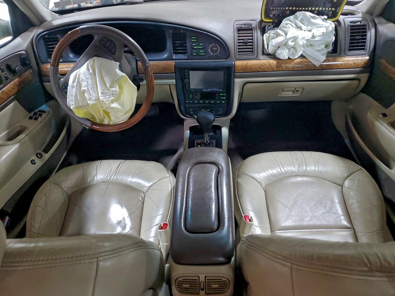 1999 Lincoln Continental VIN: 1LNHM97V8XY715869 Lot: 94039005