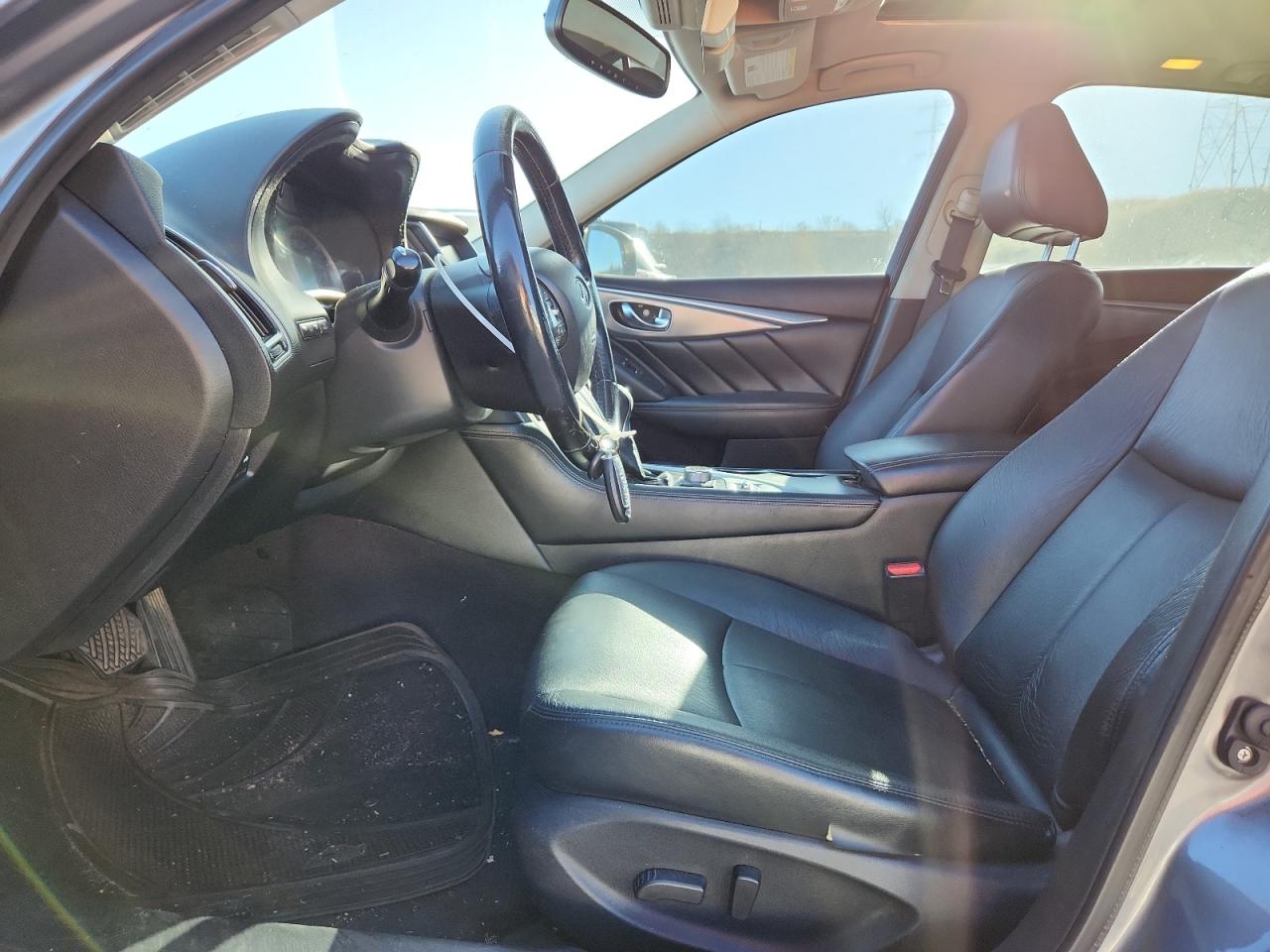 2015 Infiniti Q50 Base VIN: JN1BV7APXFM352702 Lot: 92854055