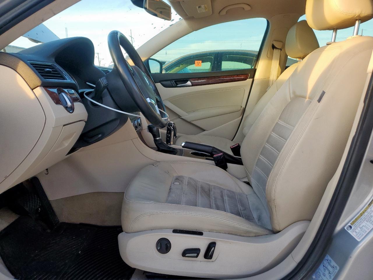 2013 Volkswagen Passat Sel VIN: 1VWCN7A3XDC125363 Lot: 92349755