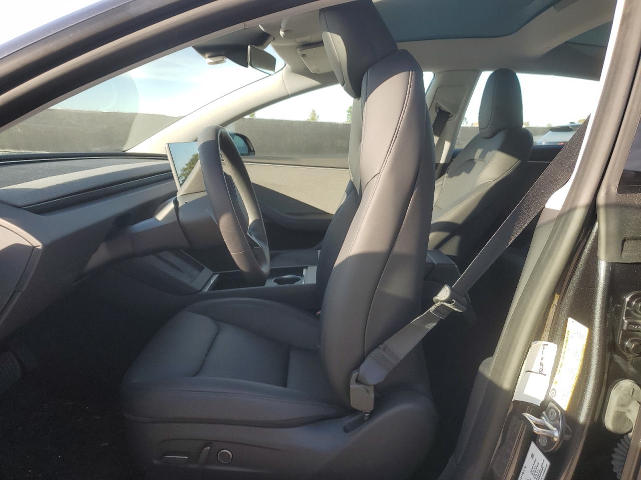 2025 Tesla Model 3 VIN: 5YJ3E1EA0SF010683 Lot: 92434425