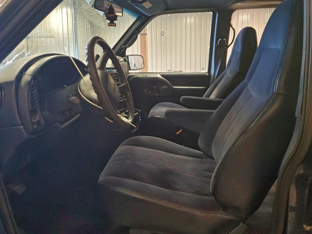 2000 GMC Safari Xt VIN: 1GKEL19W8YB503211 Lot: 93969845