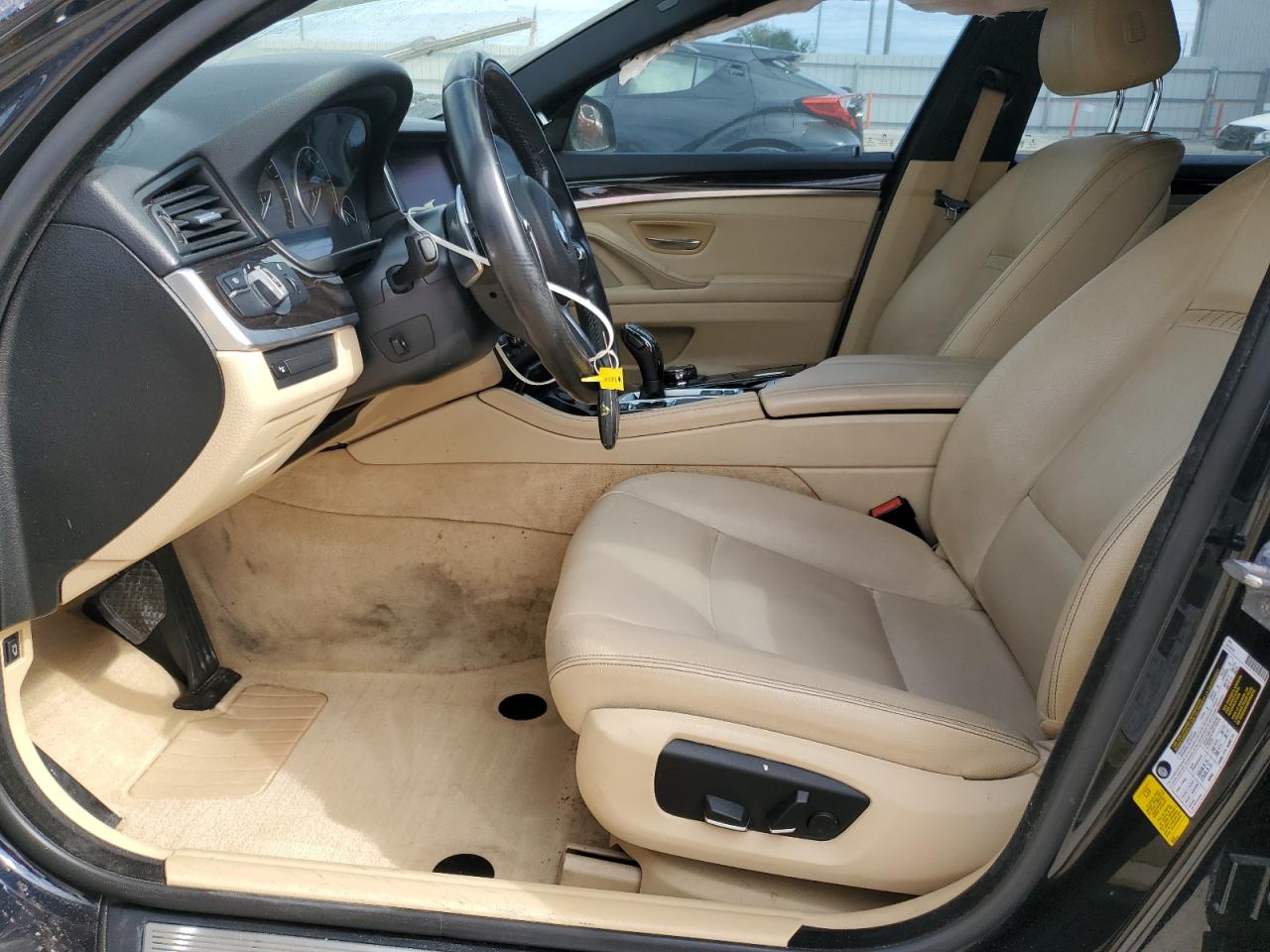 Фото: WBA5B1C50FG126448