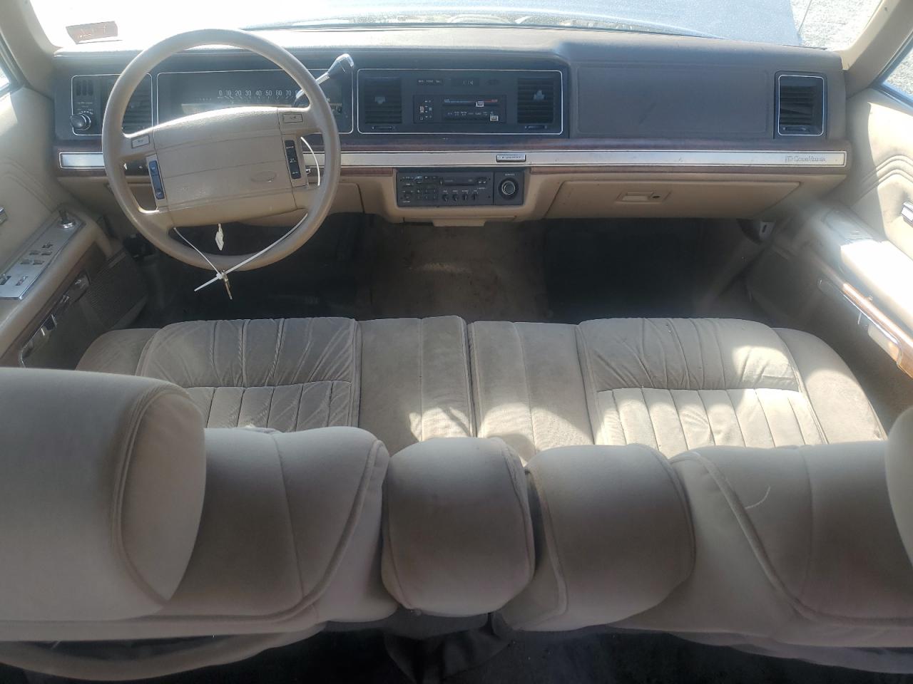 1990 Ford Crown Victoria Lx VIN: 2FACP74F5LX136992 Lot: 92224615