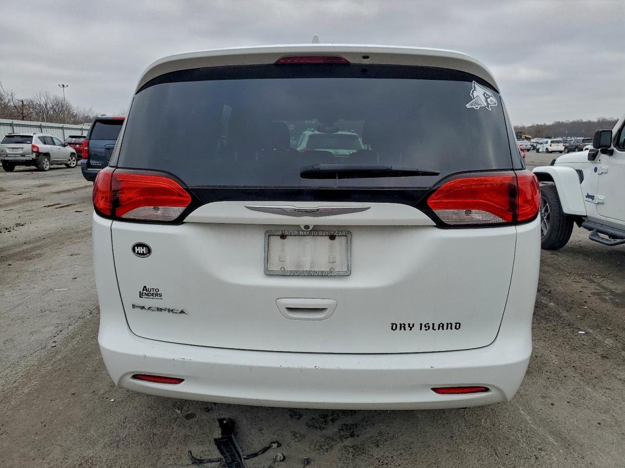 2017 Chrysler Pacifica Touring VIN: 2C4RC1DG1HR588973 Lot: 94100075