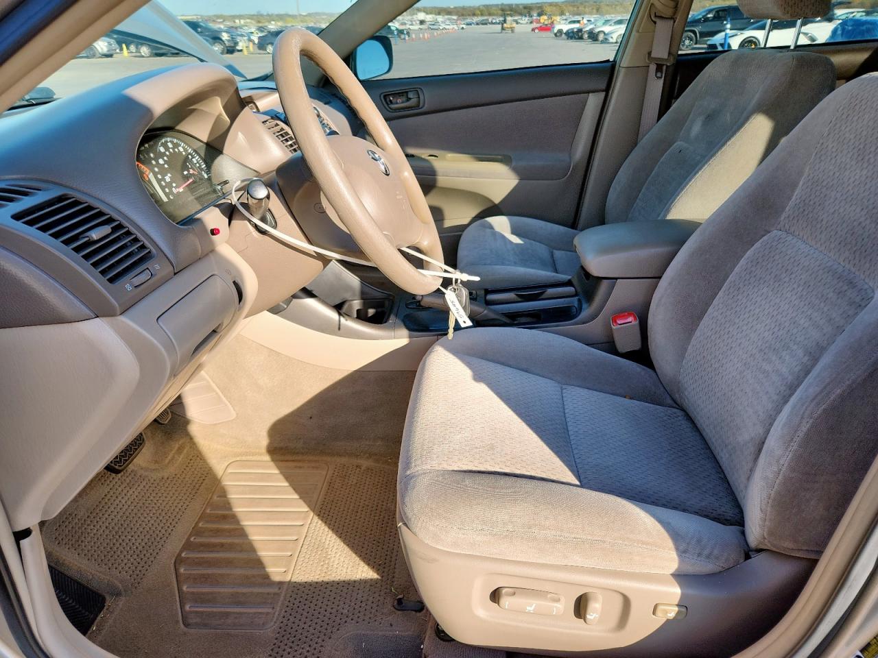 2004 Toyota Camry Le VIN: 4T1BF32K74U579277 Lot: 92947675