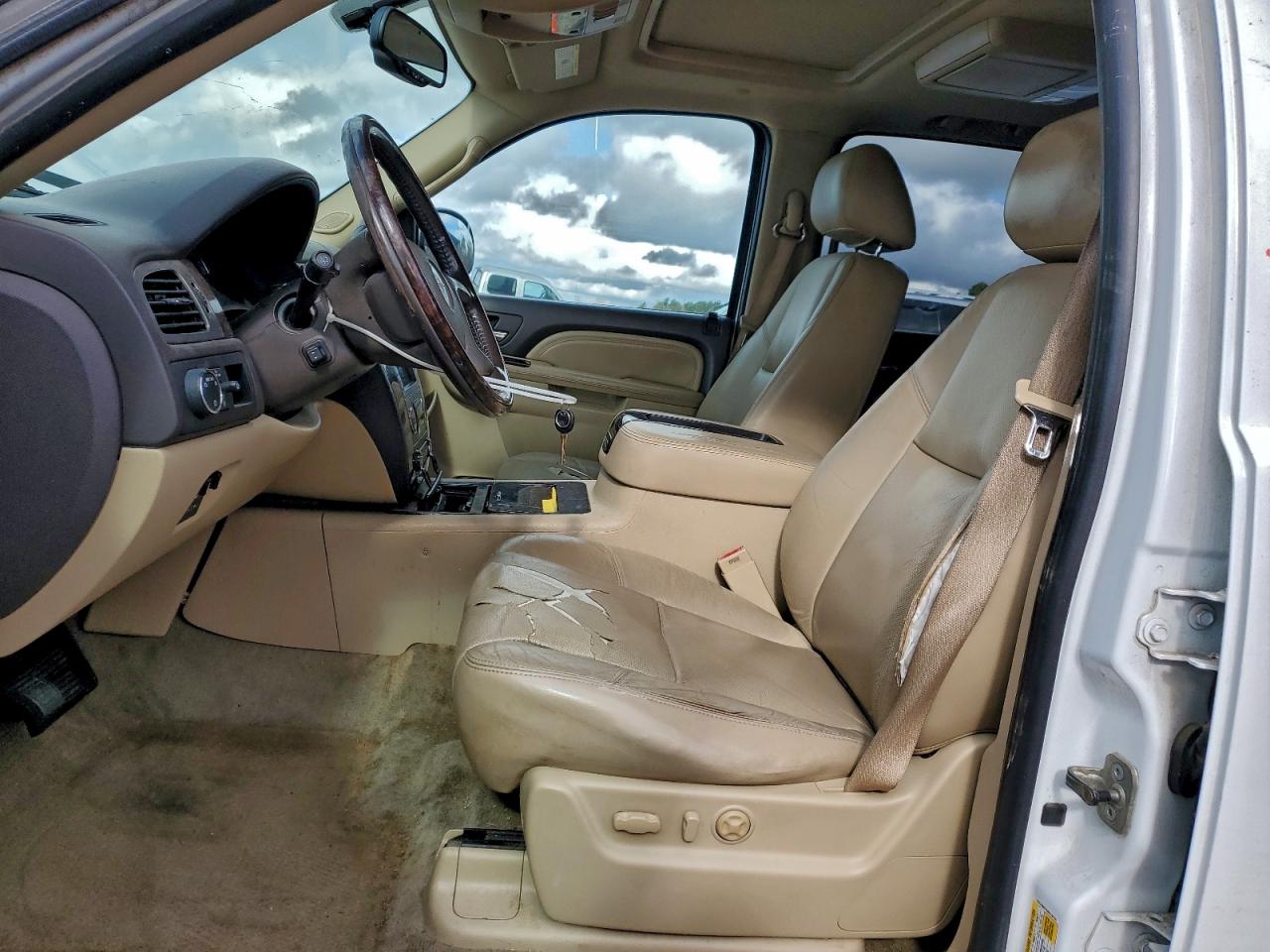 2010 GMC Yukon Xl Denali VIN: 1GKUKMEF6AR136733 Lot: 94470885