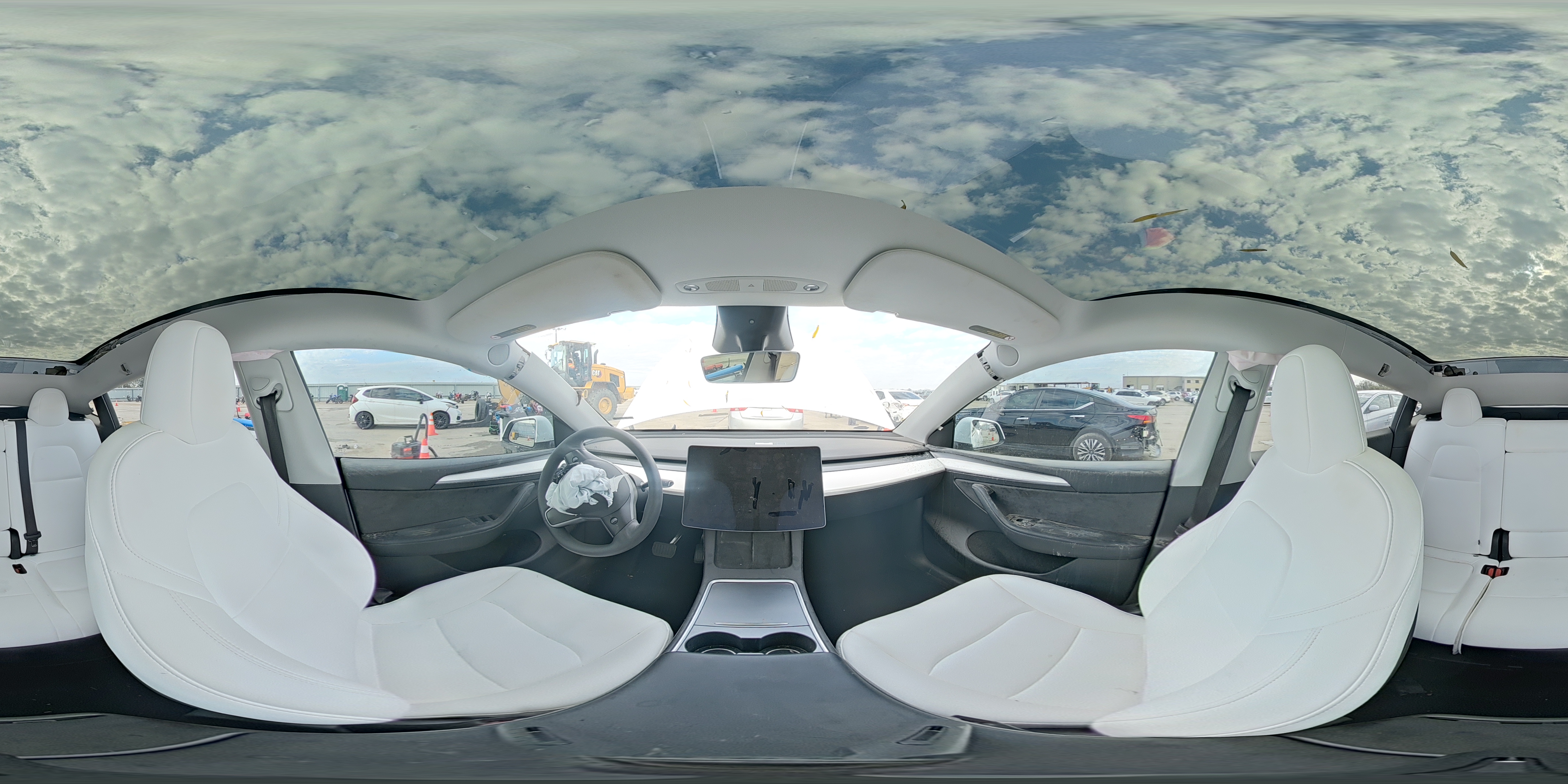 2024 Tesla Model Y VIN: 7SAYGAEE9RF211613 Lot: 93972545