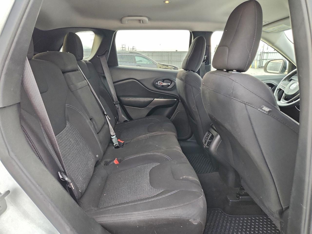 2019 Jeep Cherokee Latitude VIN: 1C4PJLCB4KD160825 Lot: 92545735