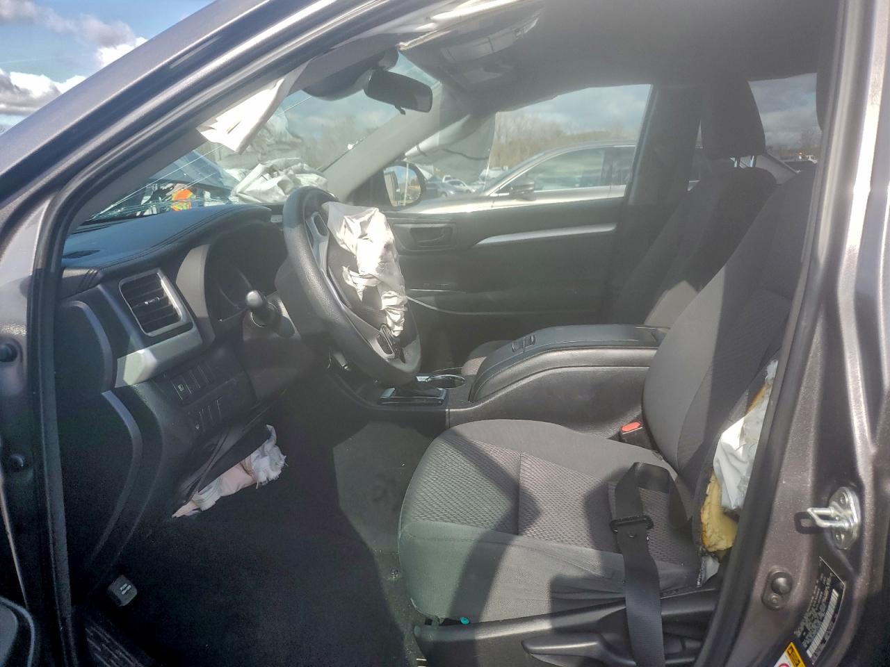 2018 Toyota Highlander Le VIN: 5TDZZRFH2JS250854 Lot: 94503565