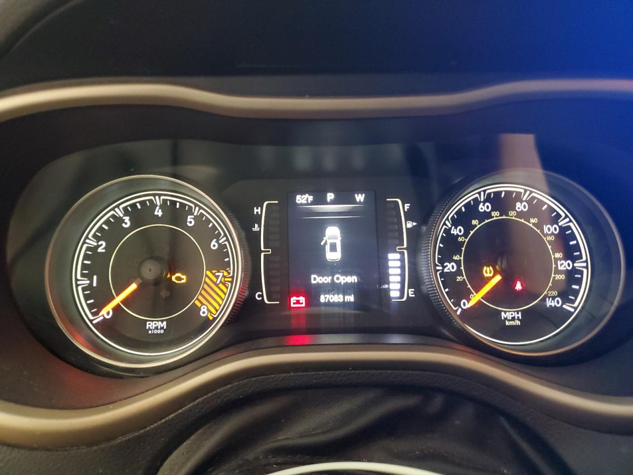 2015 Jeep Cherokee Latitude VIN: 1C4PJMCS8FW635845 Lot: 92516405