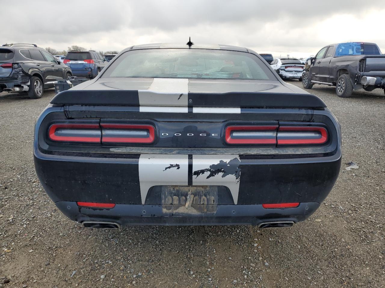 2016 Dodge Challenger R/T Scat Pack VIN: 2C3CDZFJ1GH279121 Lot: 93271495