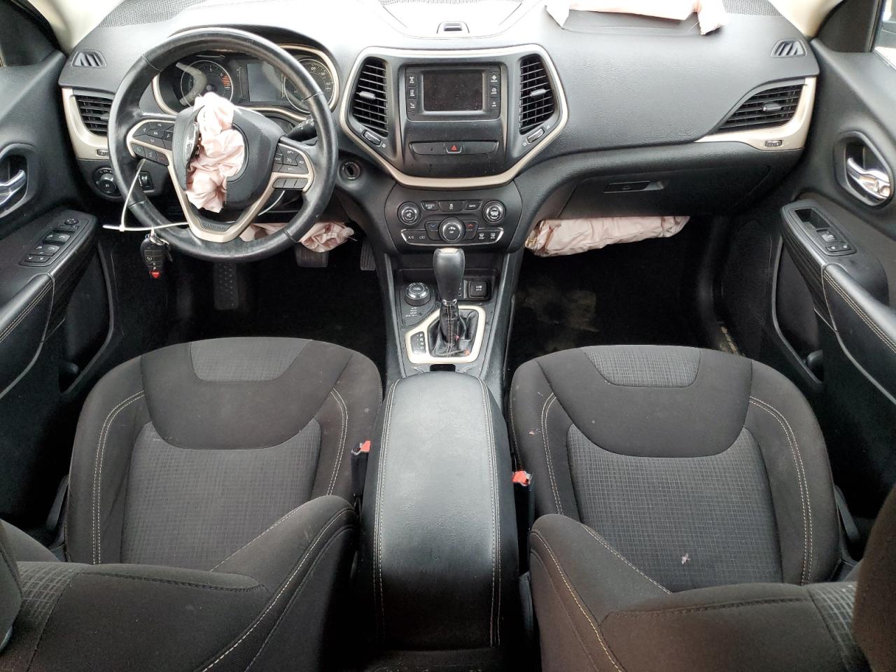 2016 Jeep Cherokee Latitude VIN: 1C4PJMCB5GW163511 Lot: 92864695