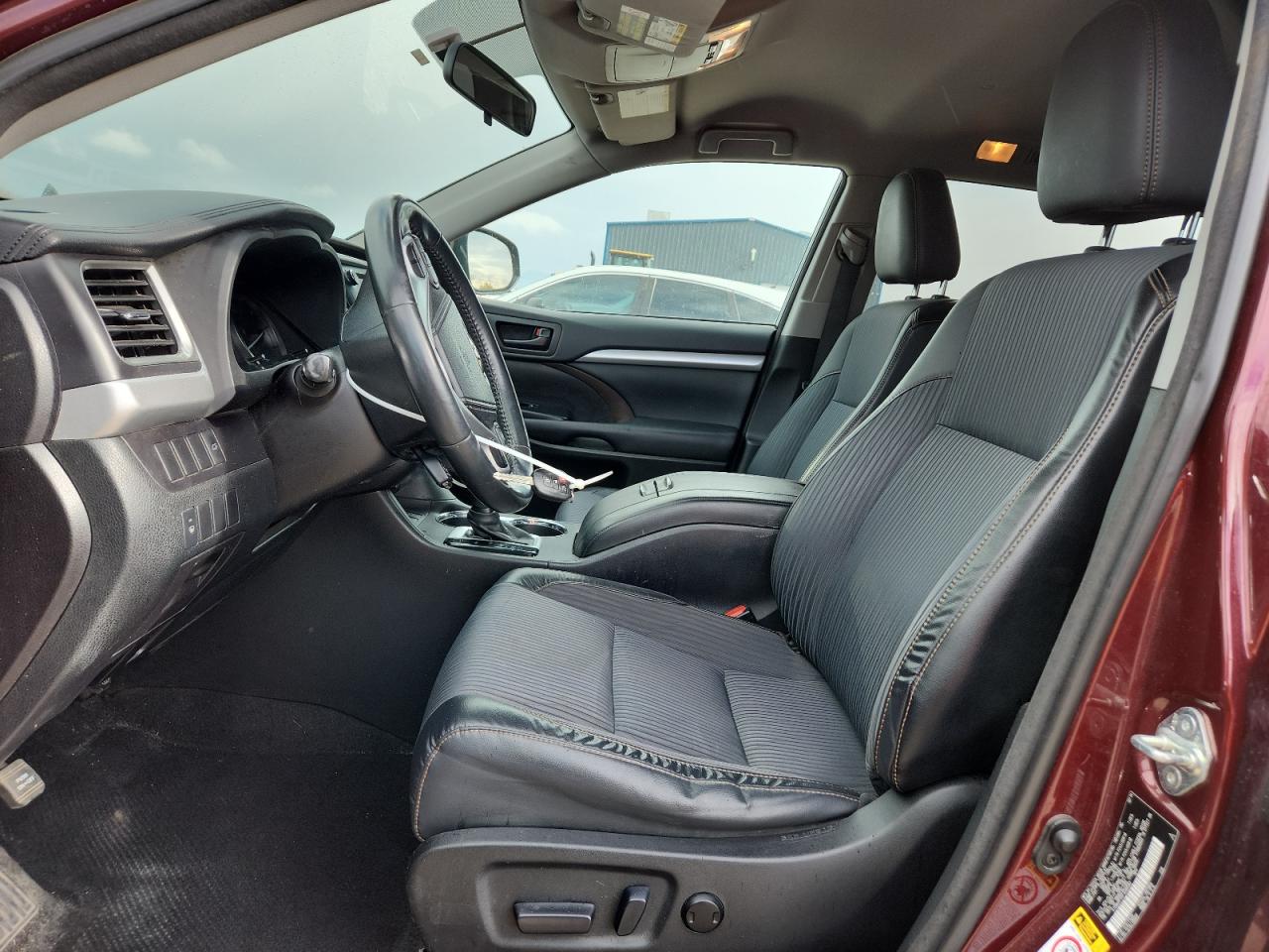 2015 Toyota Highlander Le VIN: 5TDBKRFH5FS098582 Lot: 93352195