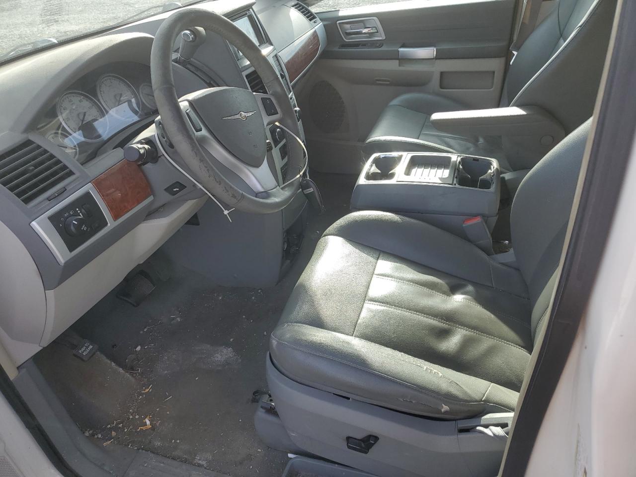 2008 Chrysler Town & Country Touring VIN: 2A8HR54P68R833633 Lot: 82451025