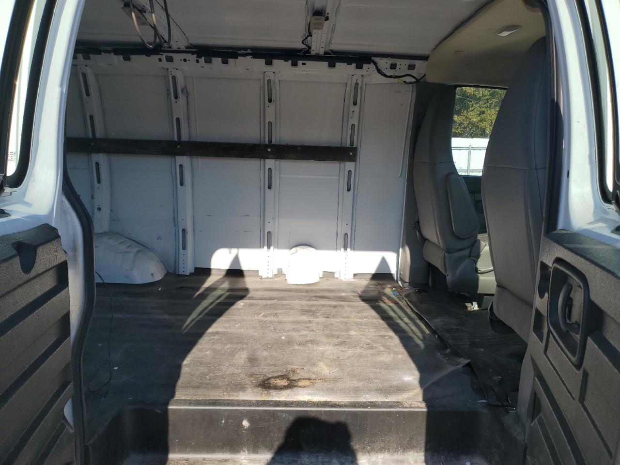 2020 Chevrolet Express G2 Delivery Van VIN: 1GCWGAFG8L1262833 Lot: 91858965