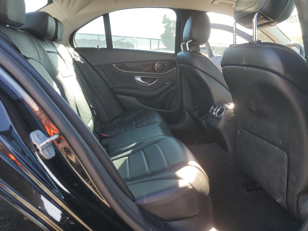 2015 Mercedes-Benz C 300 VIN: 55SWF4JB9FU047911 Lot: 92751725