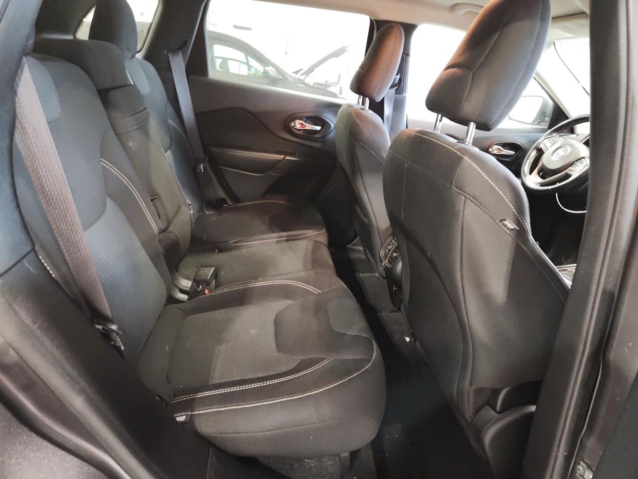 2015 Jeep Cherokee Latitude VIN: 1C4PJMCS8FW638308 Lot: 92687365