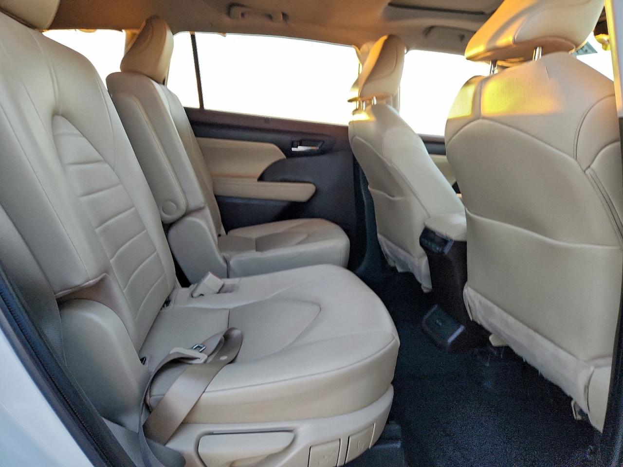 2022 Toyota Highlander Xle VIN: 5TDGZRBHXNS243783 Lot: 94400225