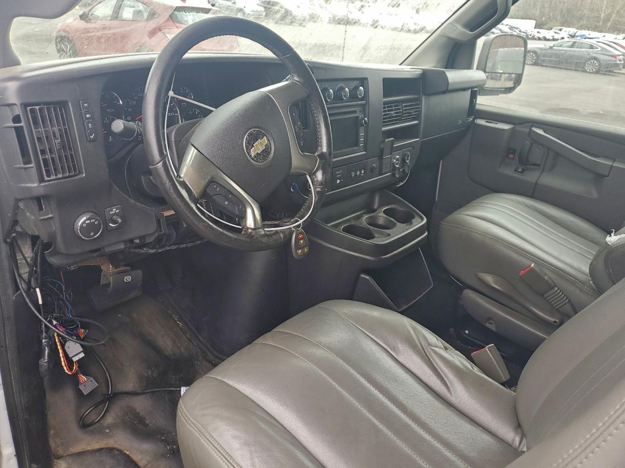 2019 Chevrolet Express G2500 Delivery Van VIN: 1GCWGAFP2K1242480 Lot: 92621795