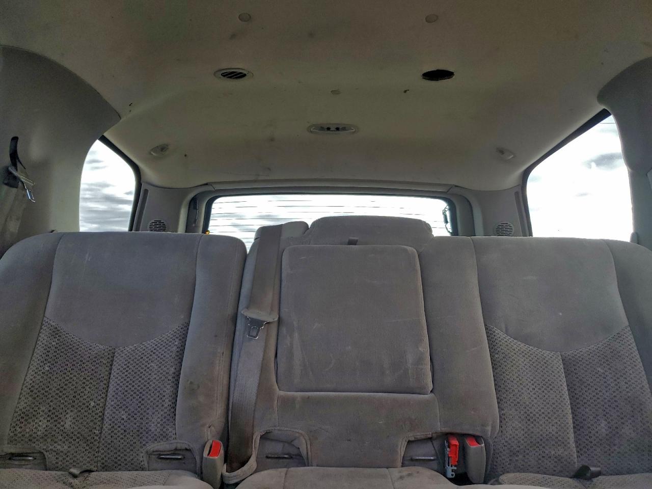 2005 Chevrolet Tahoe C1500 VIN: 1GNEC13T15R262354 Lot: 87378895