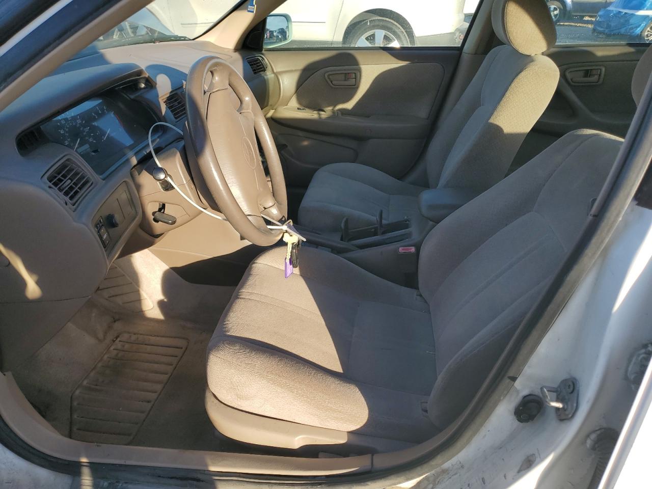 2000 Toyota Camry Ce VIN: JT2BG22K5Y0463772 Lot: 93044765