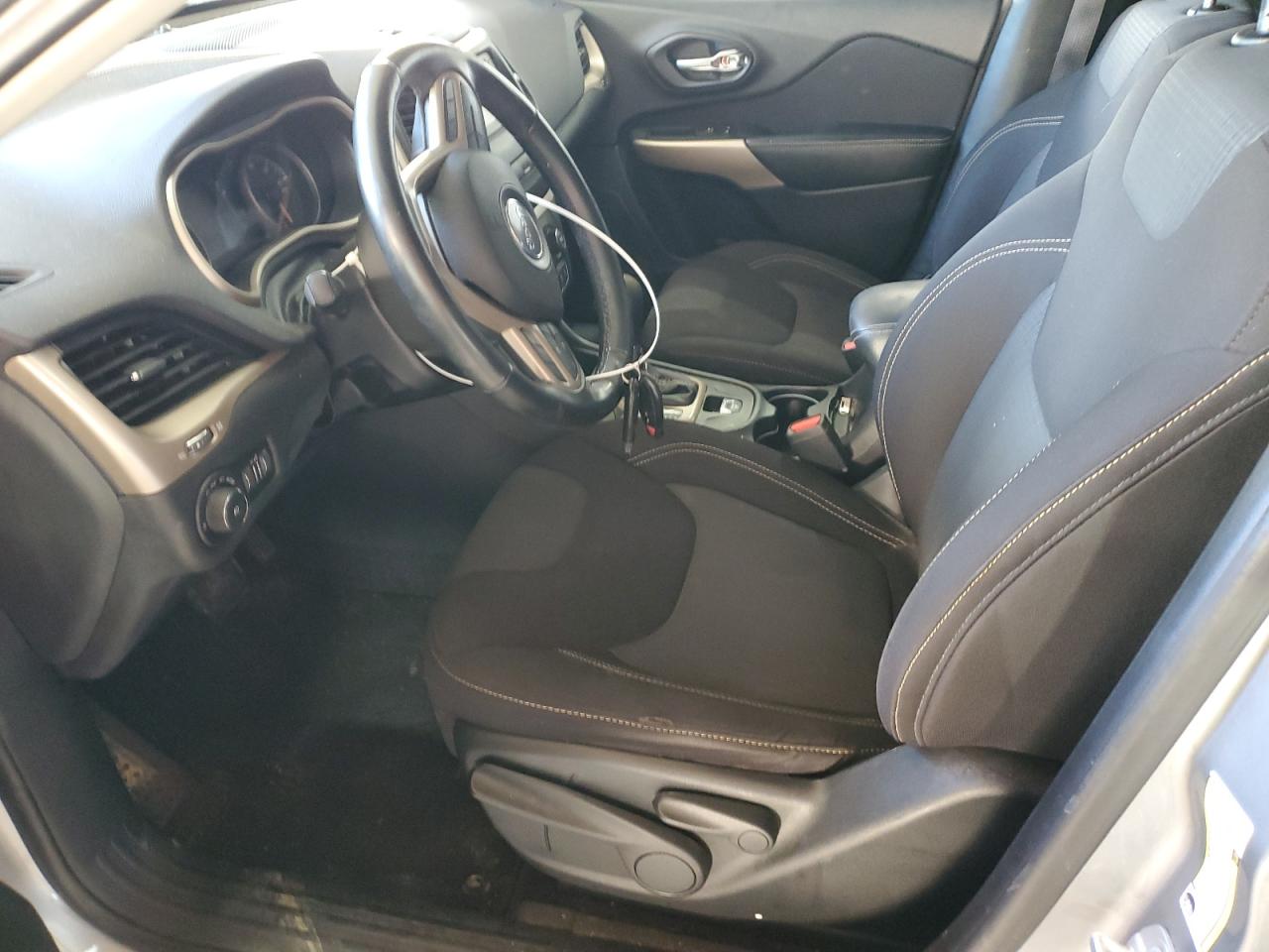 2017 Jeep Cherokee Latitude VIN: 1C4PJMCS0HW649449 Lot: 92857055