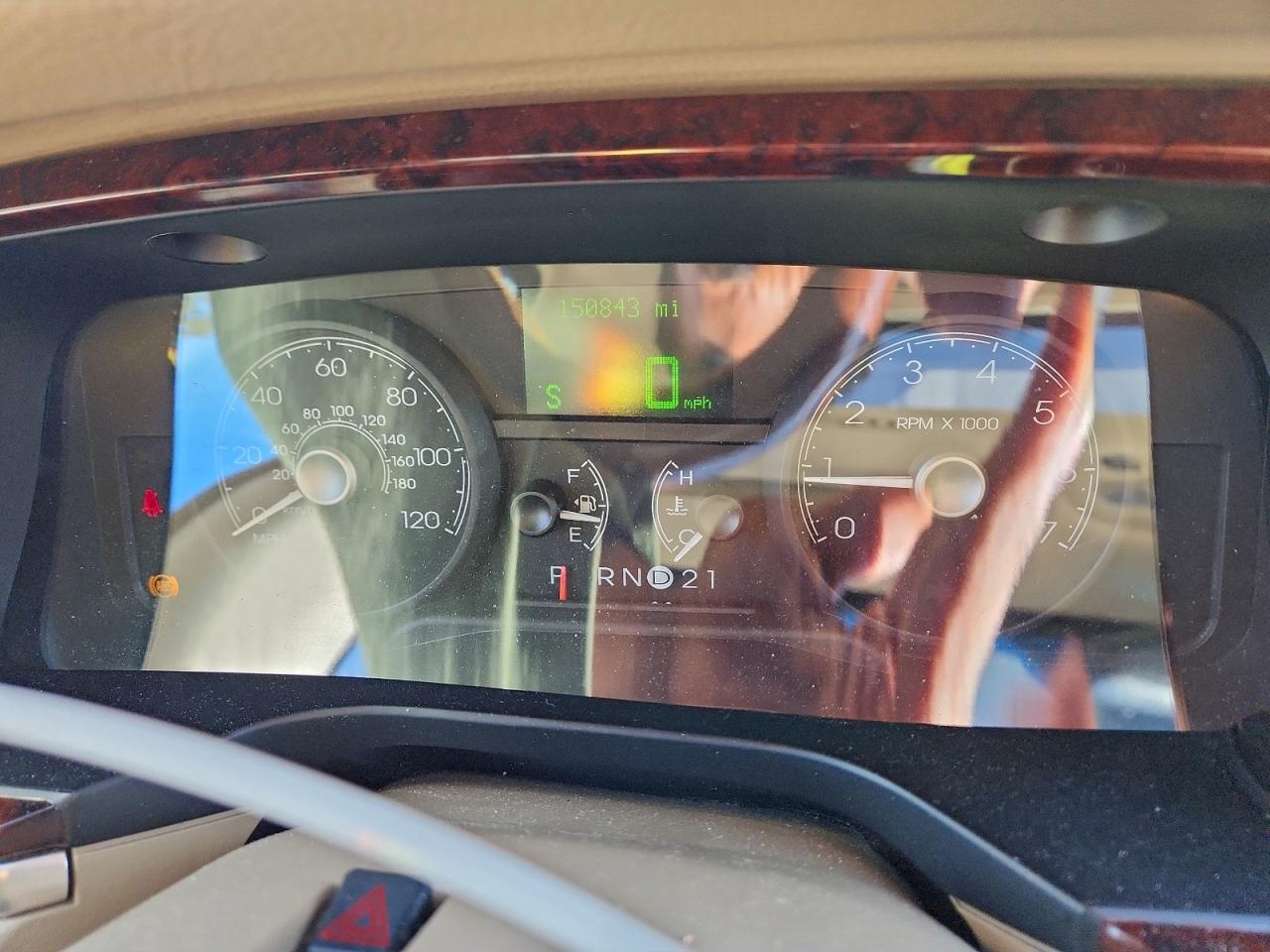 2006 Lincoln Town Car Signature Limited VIN: 1LNHM82V26Y608817 Lot: 94353155