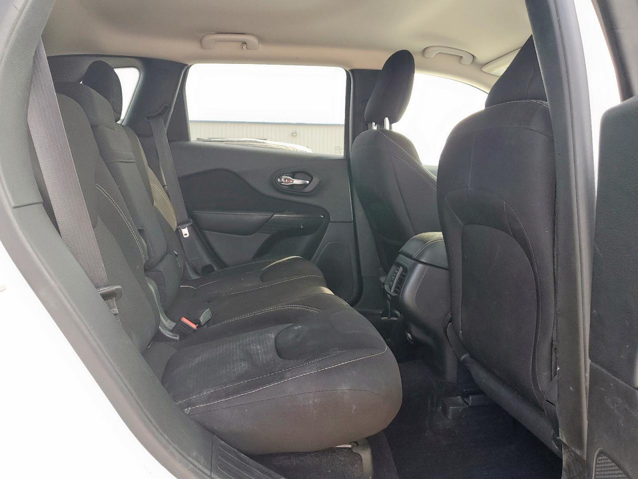 2017 Jeep Cherokee Latitude VIN: 1C4PJMCSXHW546054 Lot: 93469885