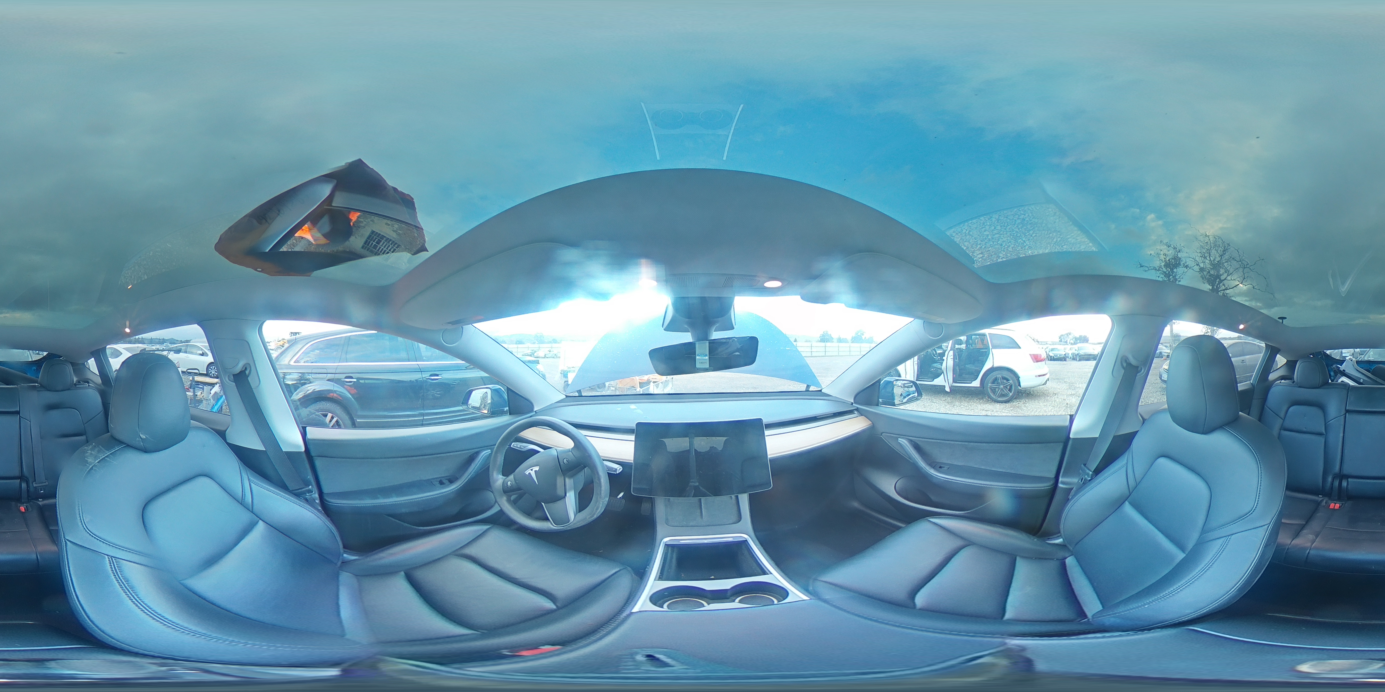 2022 Tesla Model Y VIN: 7SAYGDEE2NF370128 Lot: 92464385