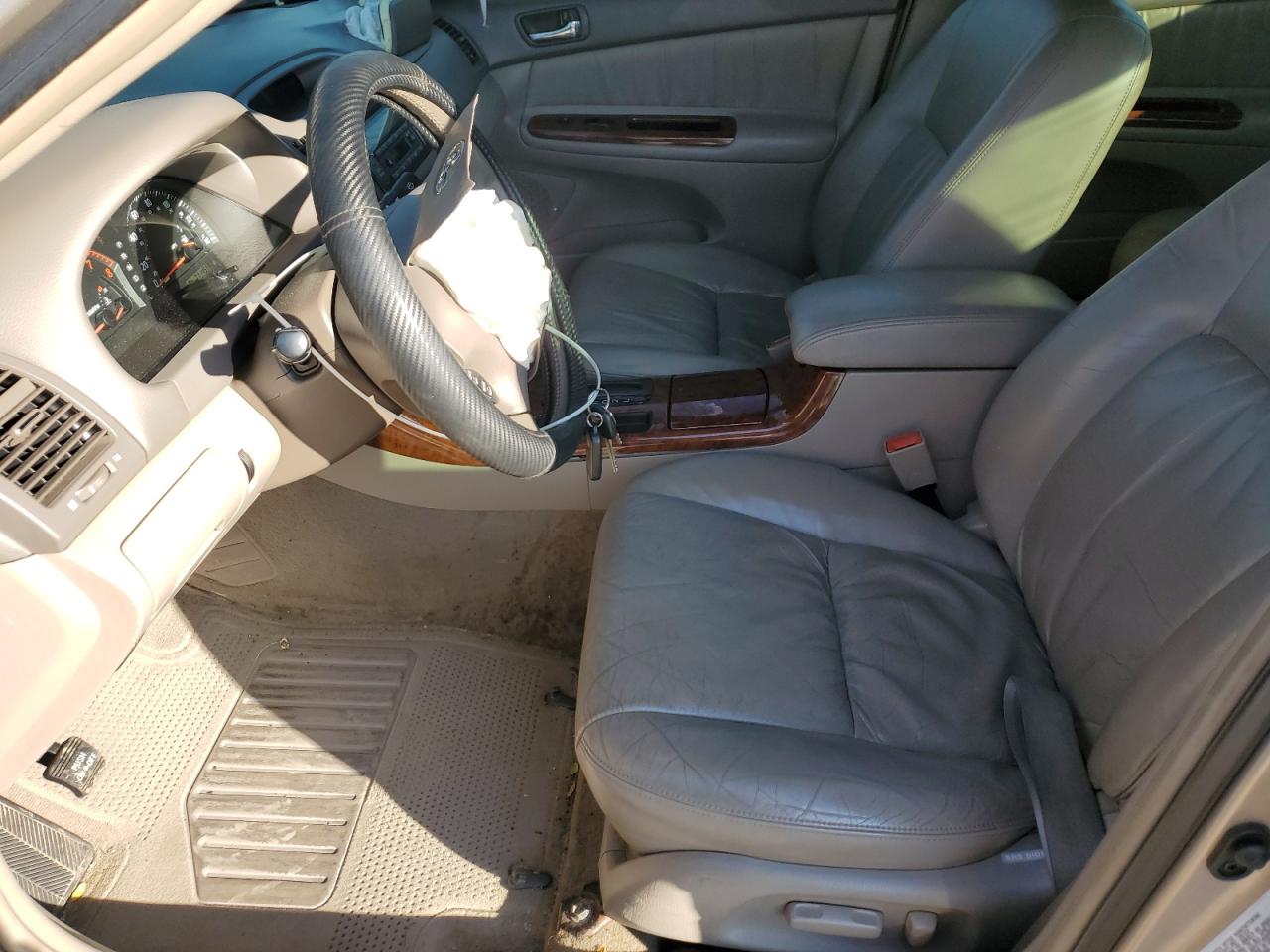 2003 Toyota Camry Le VIN: 4T1BE30K33U220755 Lot: 93844975