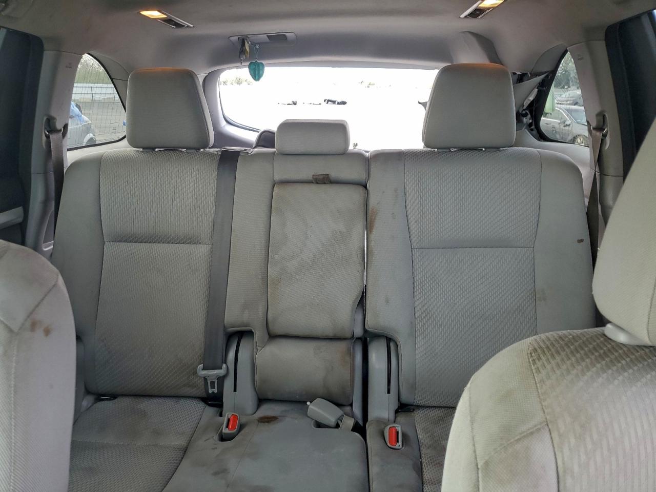 2018 Toyota Highlander Le VIN: 5TDBZRFHXJS840611 Lot: 94950835