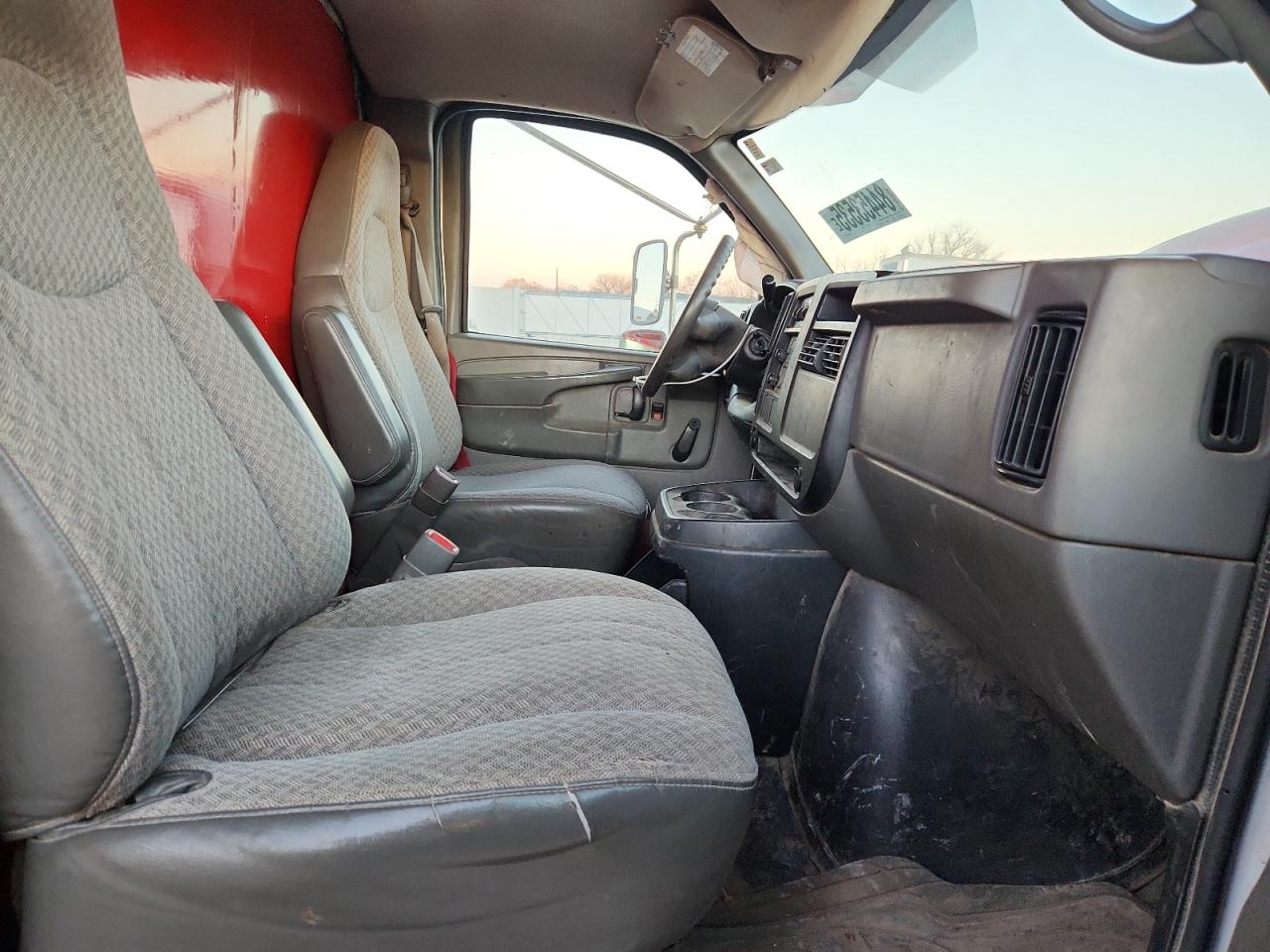 2004 Chevrolet Express Commercial C VIN: 1GBJG31U741221909 Lot: 84453535