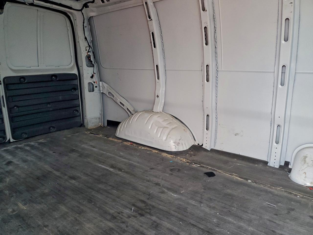 2020 Chevrolet Express G2500 VIN: 1GCWGAFP7L1126421 Lot: 93704215