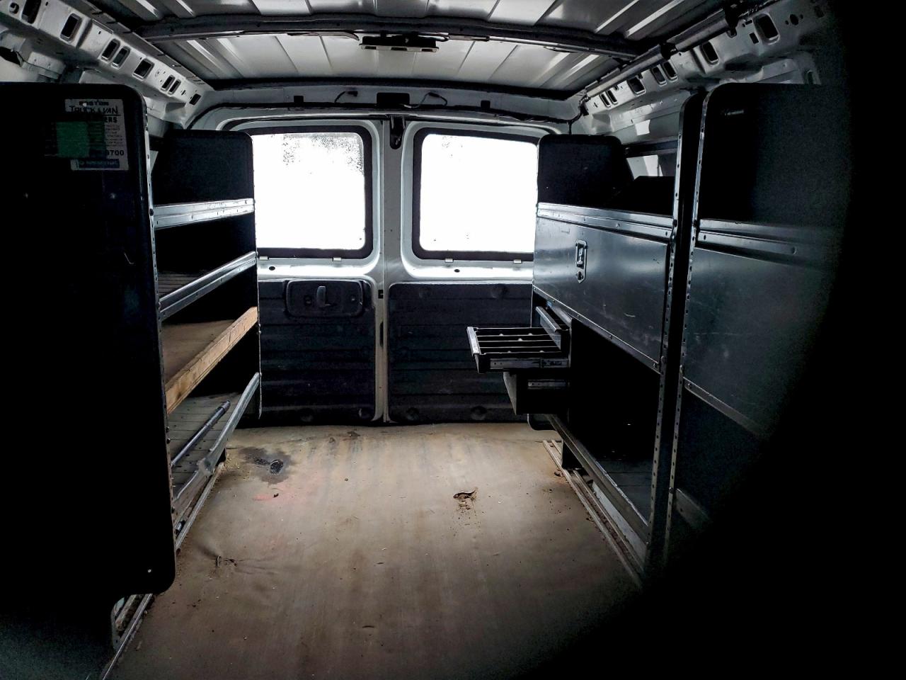 2018 Chevrolet Express G2500 VIN: 1GCWGAFP8J1193705 Lot: 93608305