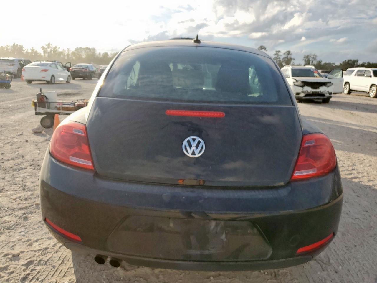 2015 Volkswagen Beetle 1.8T VIN: 3VWJ17AT3FM641598 Lot: 93725115