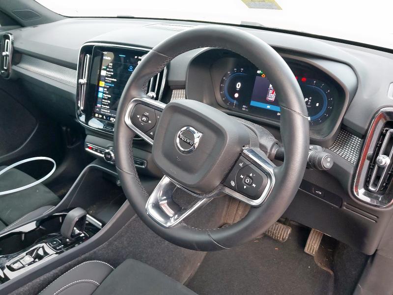 2024 VOLVO XC40 2.0 B3P ULTIMATE DARK 5DR AUTO