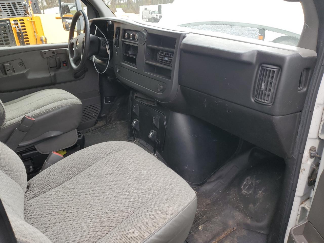 2009 Chevrolet Express G3500 VIN: 1GBJG31K391127984 Lot: 92260725