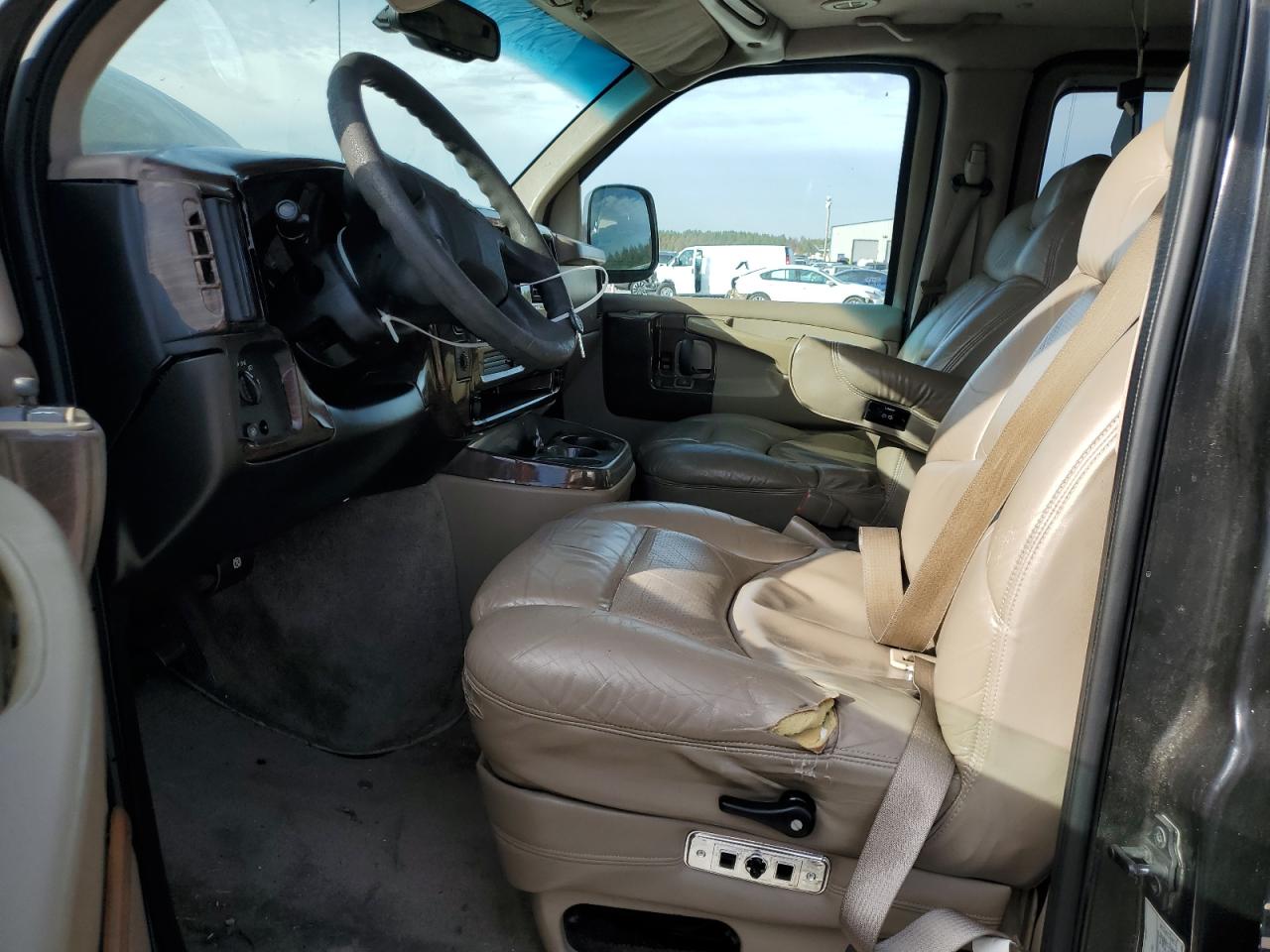 2003 Chevrolet Express G1500 VIN: 1GBFG15T031137988 Lot: 92694165