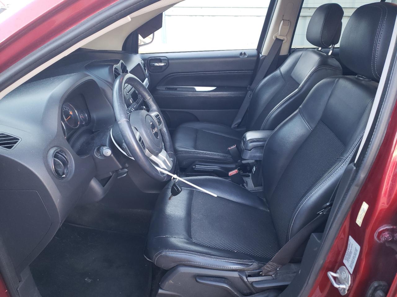 2016 Jeep Compass Latitude VIN: 1C4NJDEB1GD765581 Lot: 92867965