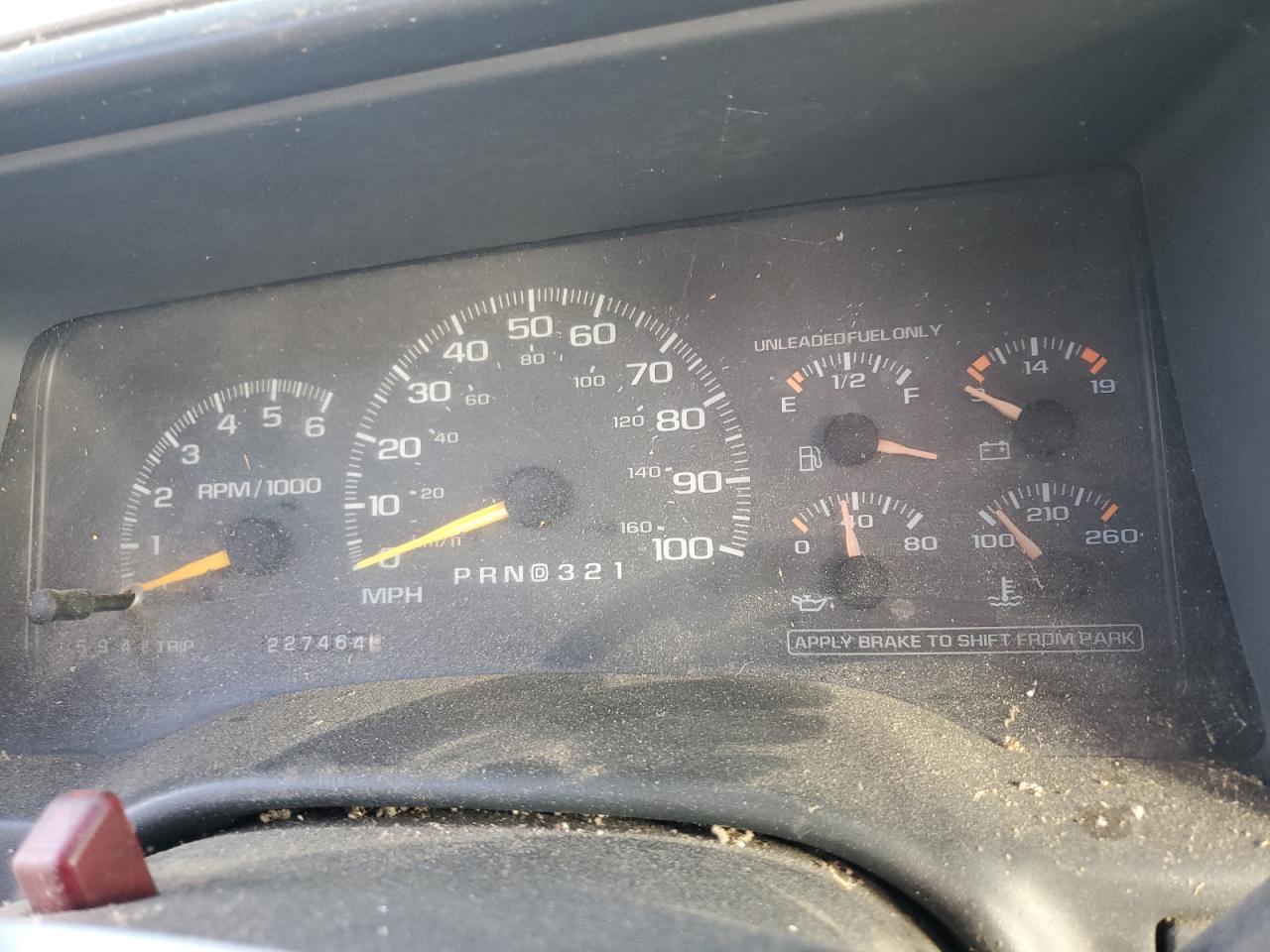 1998 Chevrolet Gmt-400 C1500 VIN: 1GCEC14W6WZ215873 Lot: 90540975