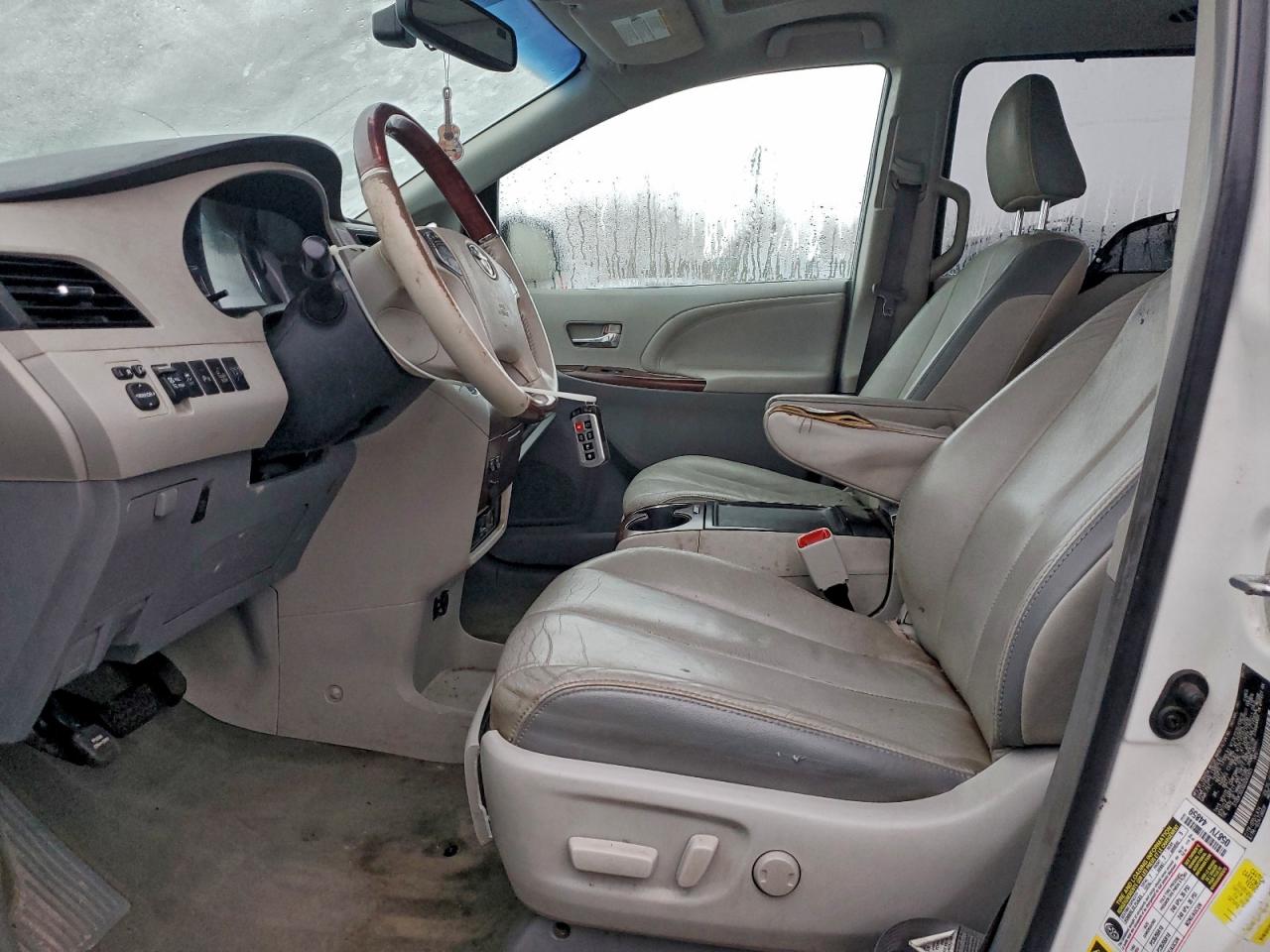 2013 Toyota Sienna Xle VIN: 5TDDK3DC6DS065925 Lot: 93751035