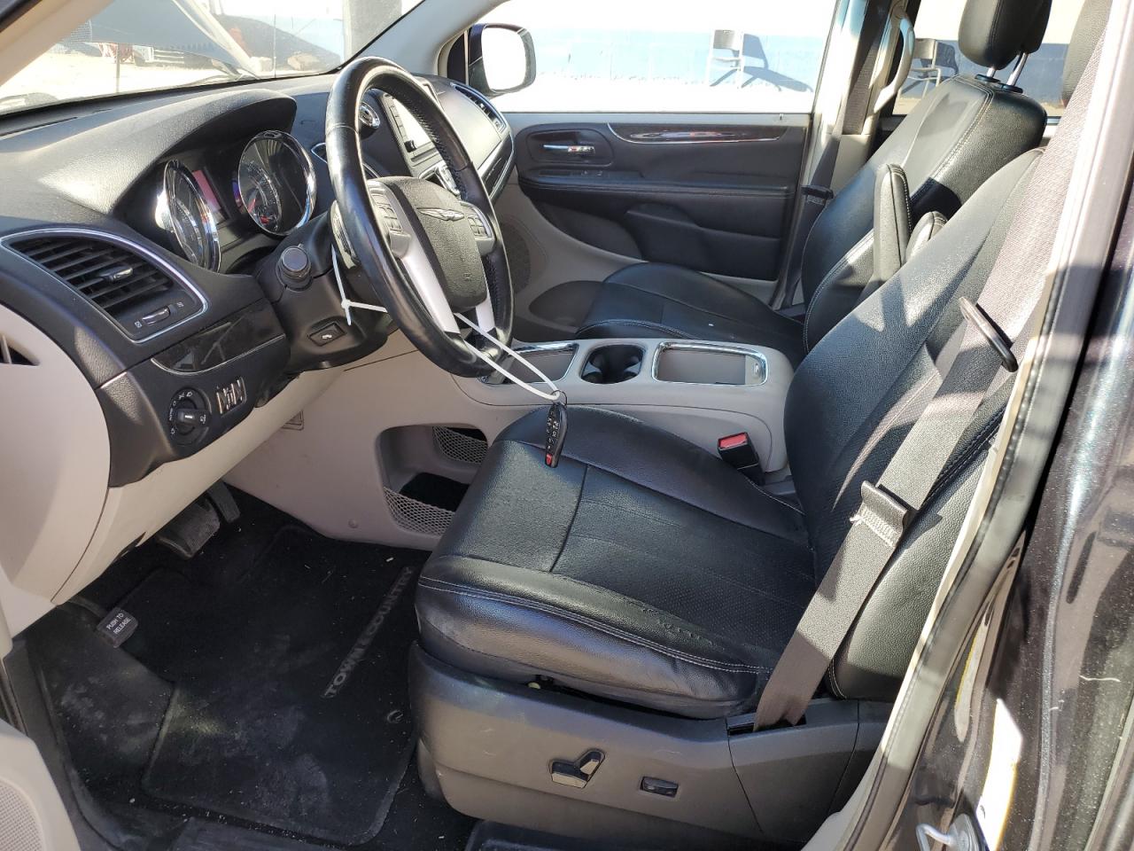 2014 Chrysler Town & Country Touring L VIN: 2C4RC1CG1ER284457 Lot: 92110345