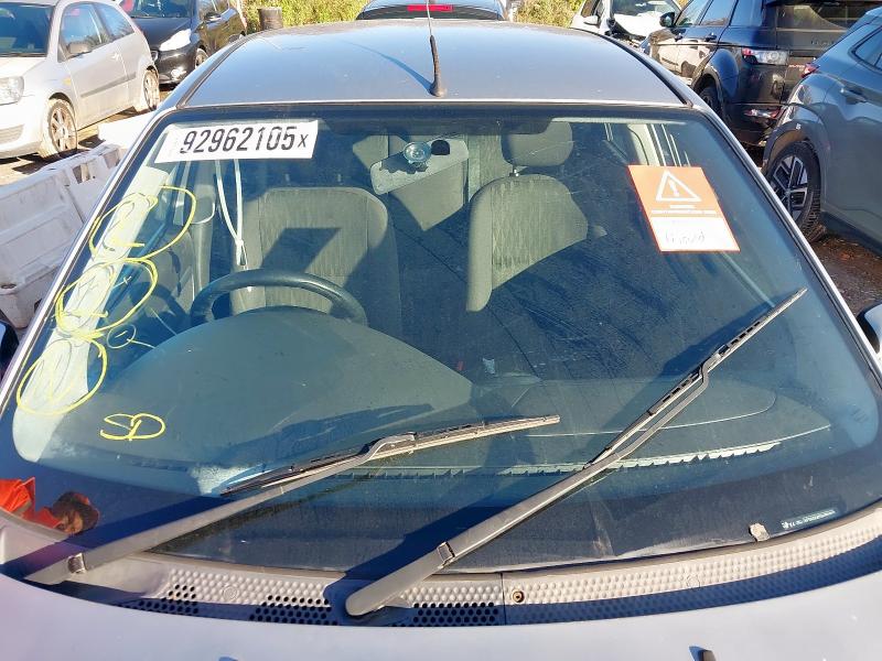 2004 FORD FOCUS ZETEC AUTO 